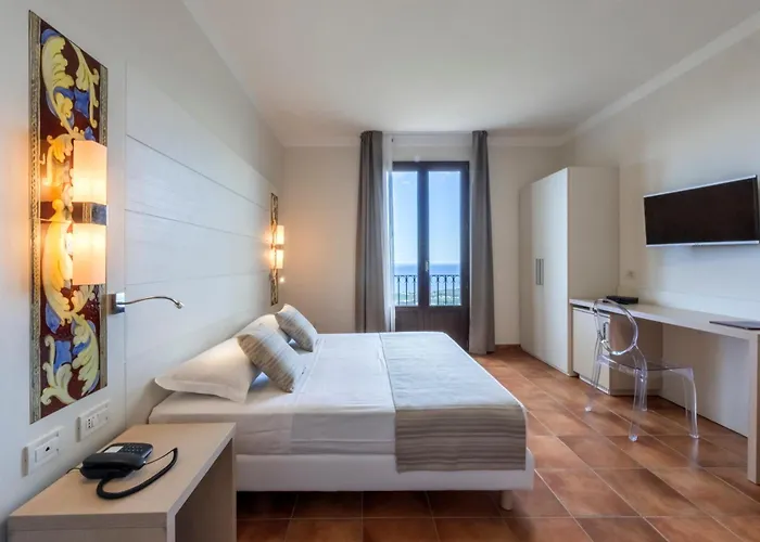 Parco Degli Aromi & 4* 瓦尔德利切