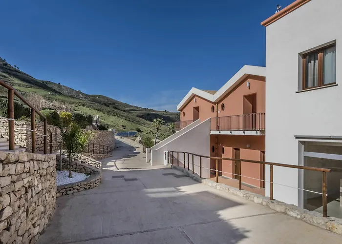 Parco Degli Aromi & 4* 瓦尔德利切